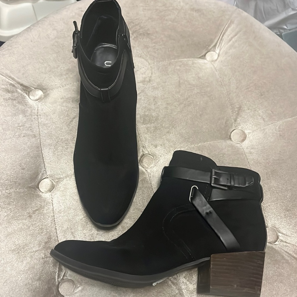 Unisa black sueded “leather” booties, so comfy!